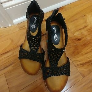 #3960 Like New Payrizia Wedge Sandals, Size 8